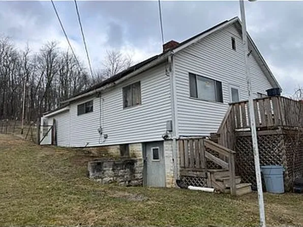 37 Trenton St, Farmington, WV 26571