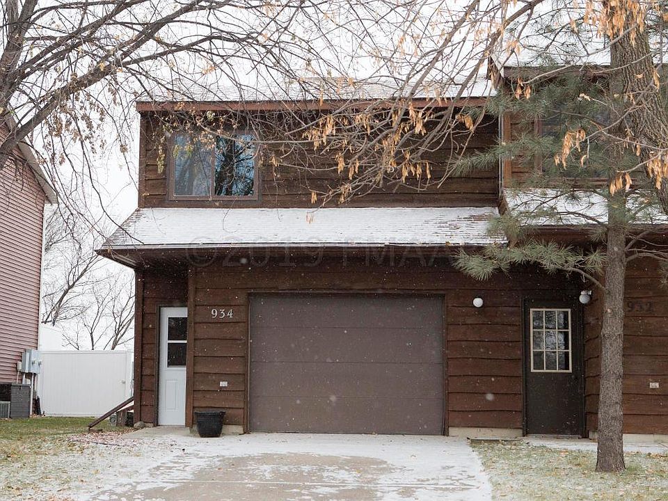 1st image of 934 4th Ave W