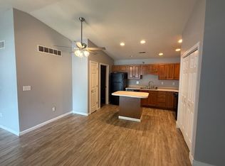 142-156 Goldenrod Dr, Chatham, IL 62629
