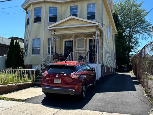 77 Bigelow Ave #2, Watertown, MA 02472