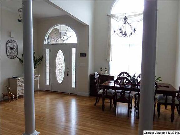 2nd image of 4745 Gardenia Trce