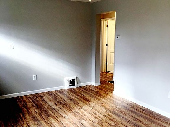 5th image of 412 W McCasland Ave