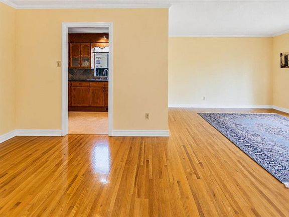 5th image of 1027 N Lake Sylvan Dr SE