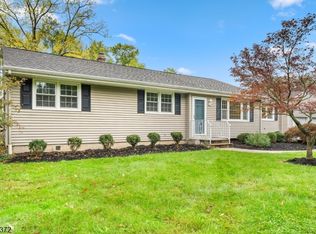 9 Fieldhedge Dr, Hillsborough Twp., NJ 08844