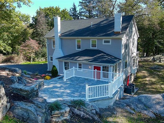 3rd image of 152 Purdy Ave