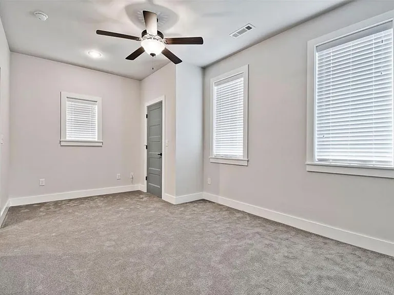 930 S College Ave — Photo 12