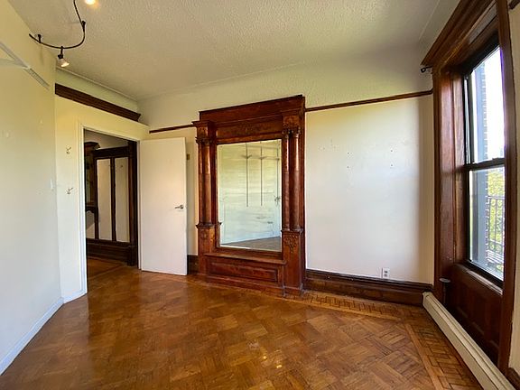 4th image of 980 Bergen St #4P