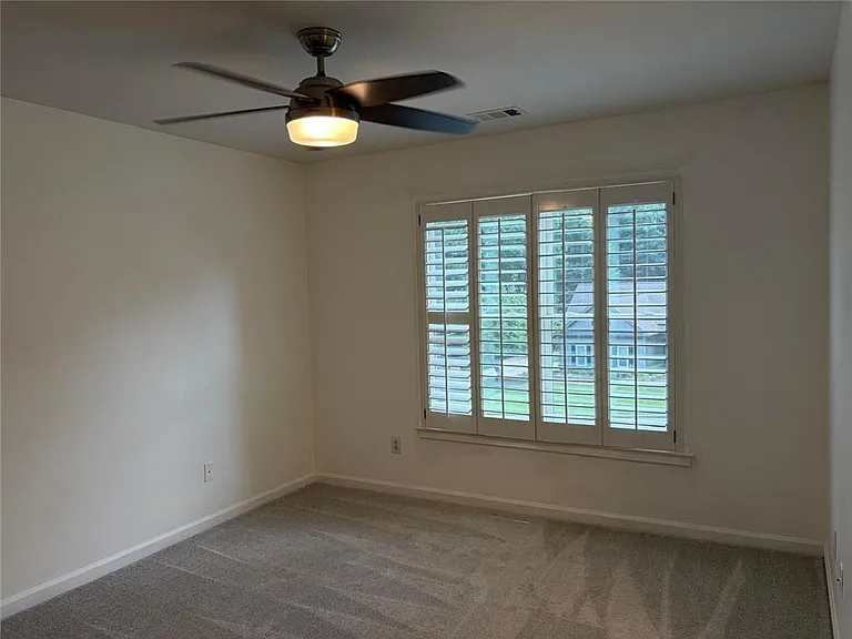 96 Highgrove Dr — Photo 17