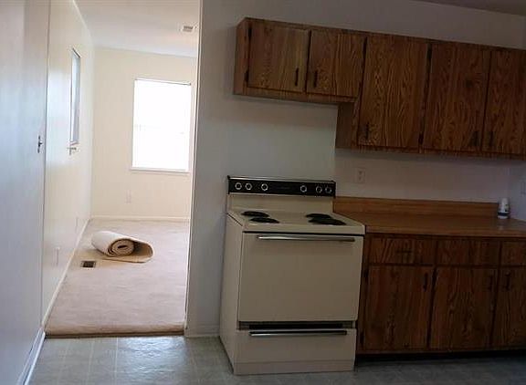 5th image of 4920 Woodglen Dr