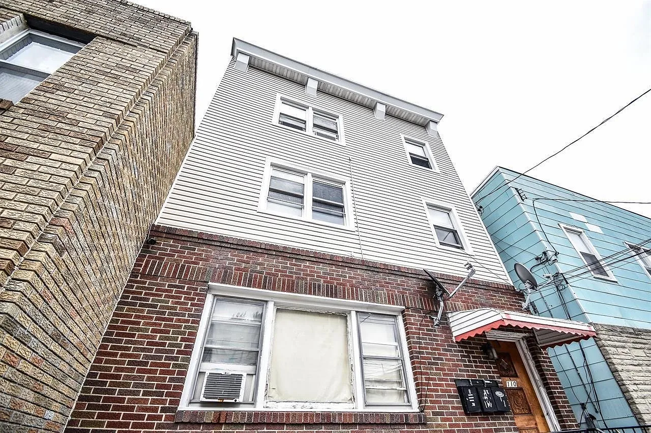 2 bed, 1.0 bath, $2,300 — Photo 1