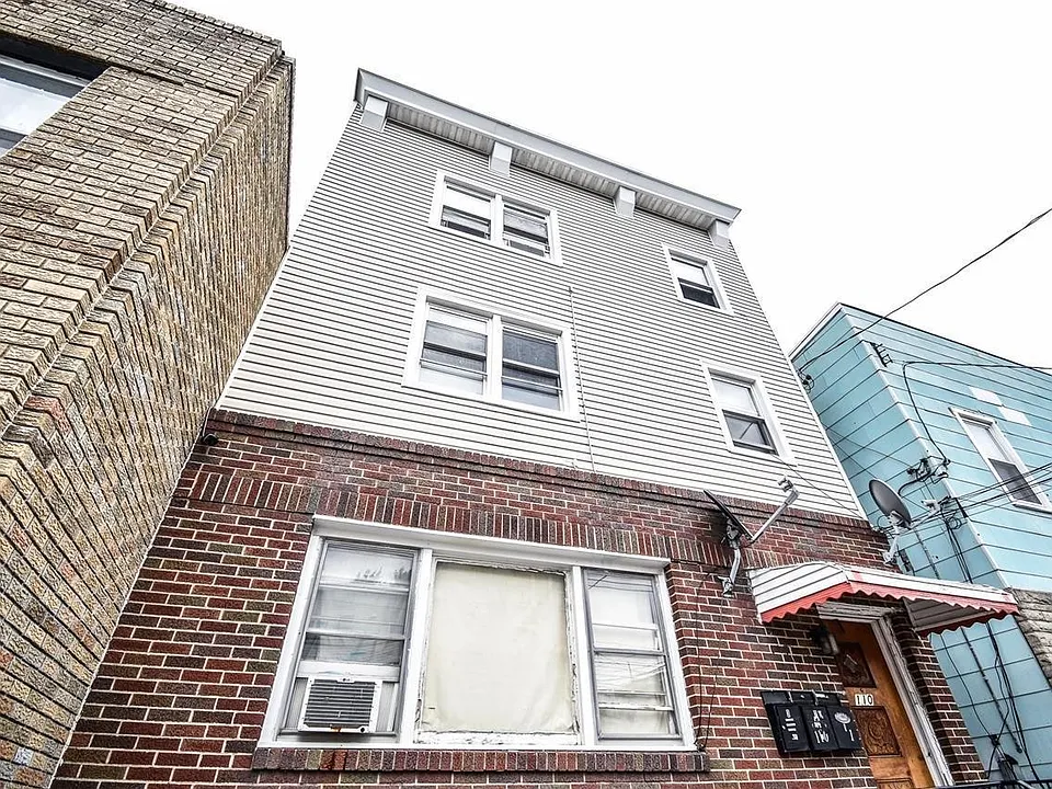 110 Laidlaw Ave #3