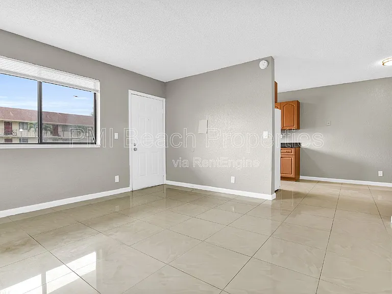 700 Nottingham Cir #D — Photo 10