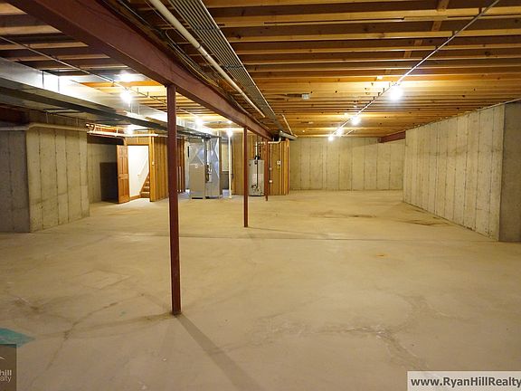 5th image of 17109 Pointe Dr