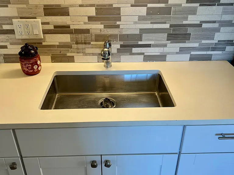 1717 Summit St #1E — Photo 3