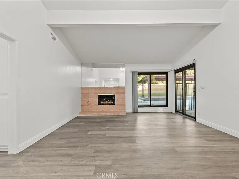9724 Bothwell Rd — Photo 47