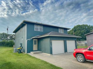 594 Glen Ct, Lansing, KS 66043