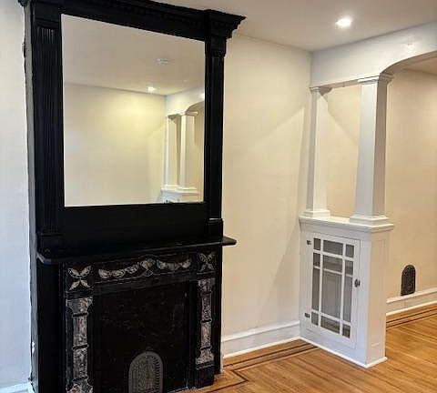 4th image of 23 E Oxford St