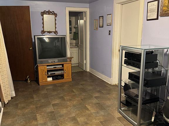 4th image of 1825 25th Ave