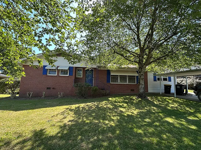 2703 Lakeridge Cir NW — Photo 1