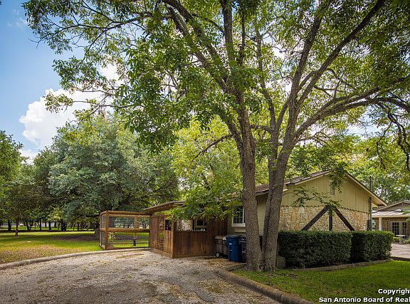 3rd image of 1380 Edwards Blvd