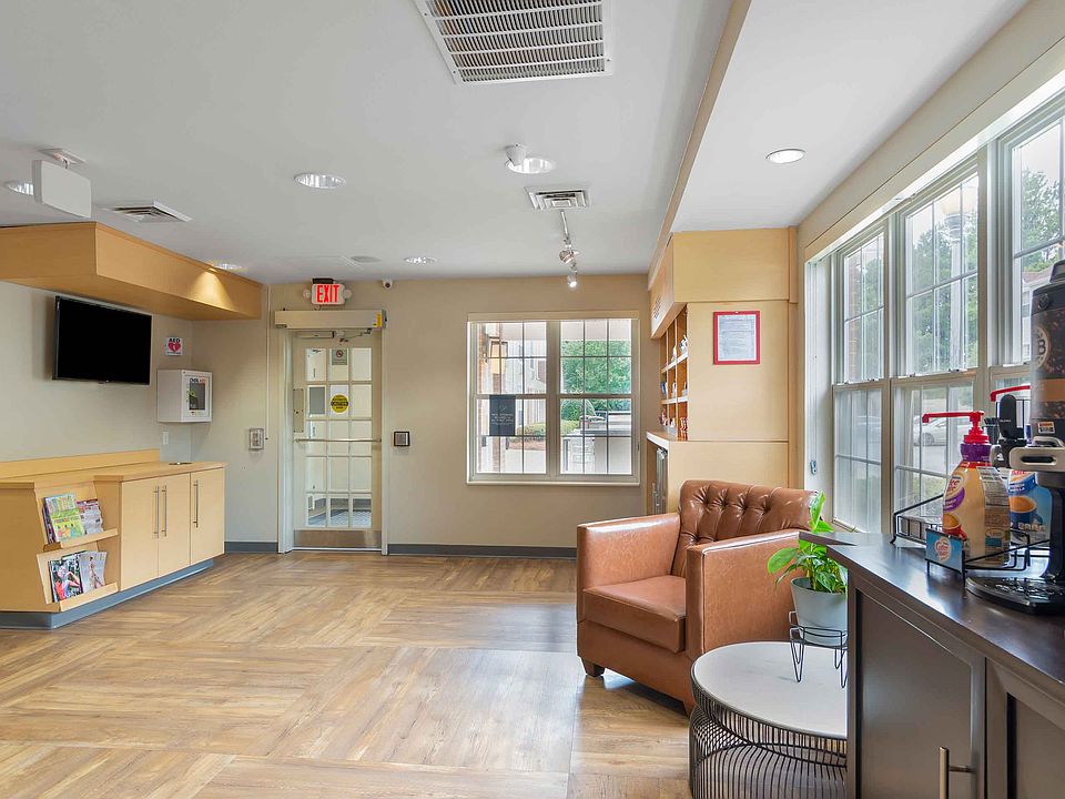 Lobby and Guest Check-in