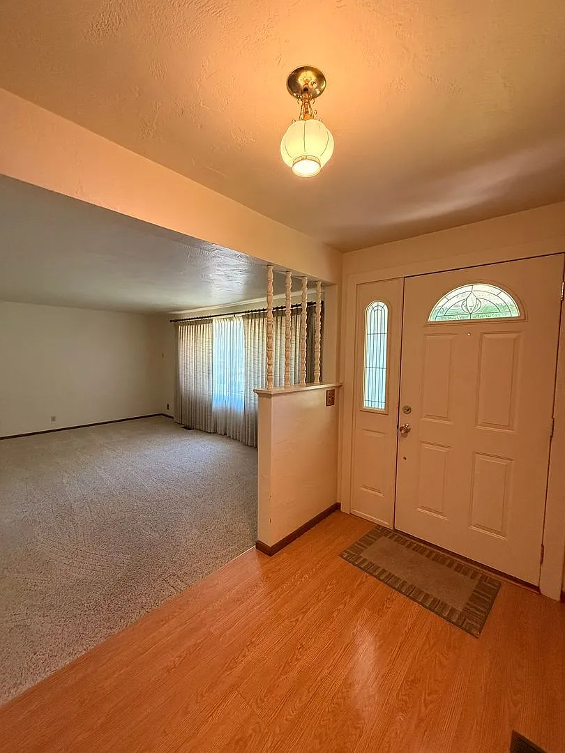 Charming Well-Kept Home — Photo 2