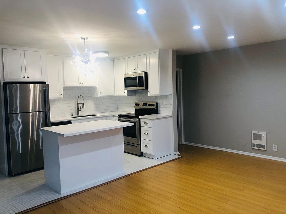 1st image of 2427 4th St #102