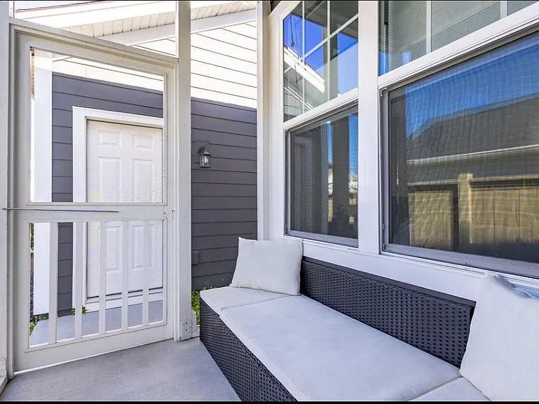 610 Blueway Ave — Photo 2