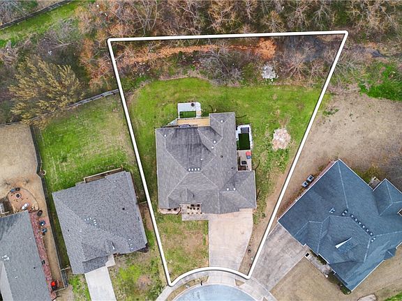 3rd image of 7114 Devonshire Ave