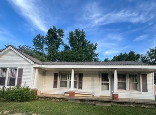 101 Railroad St, Collinwood, TN 38450