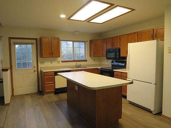 4th image of 8340 Ilex Dr