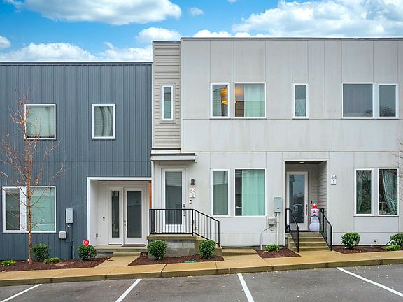 2nd image of 64 Fern Ave Unit 2