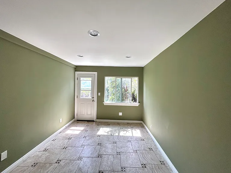 621 S Highland Ave — Photo 14