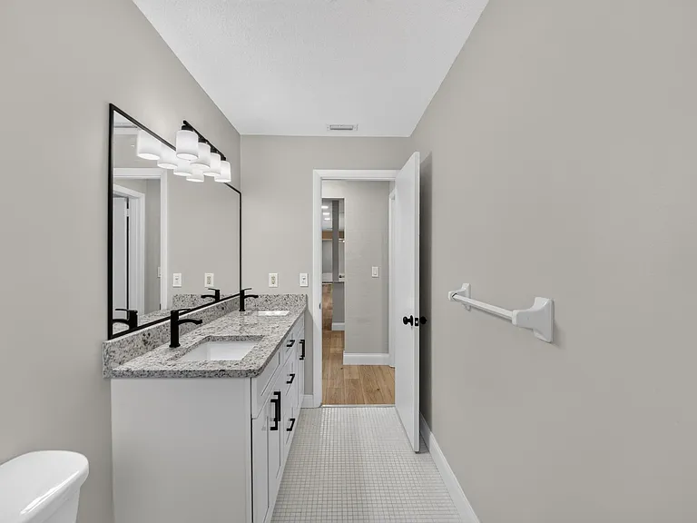 791 Lindenwood Cir E — Photo 28