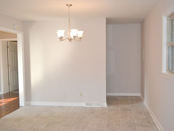 2nd image of 2708 Southview Dr