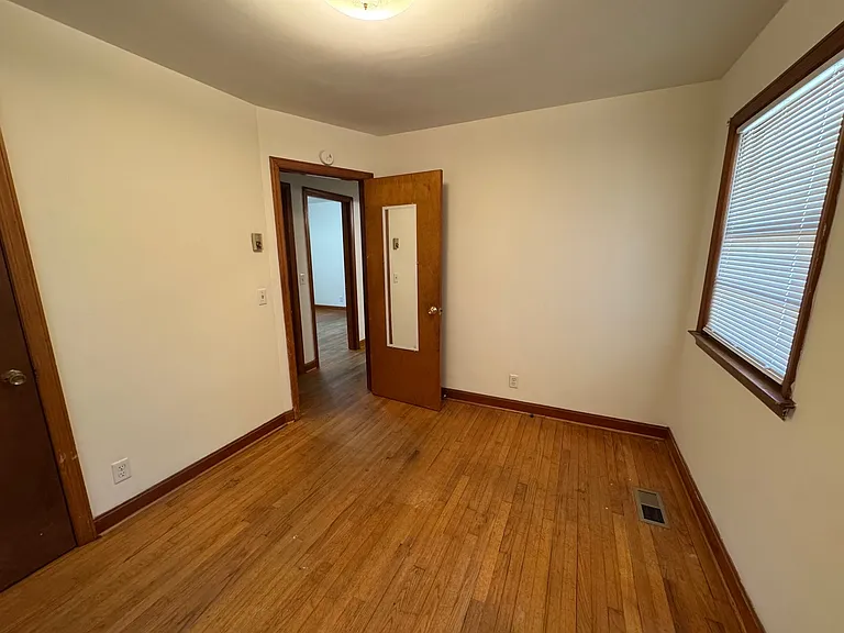 2209 W Driftwood Ave — Photo 6