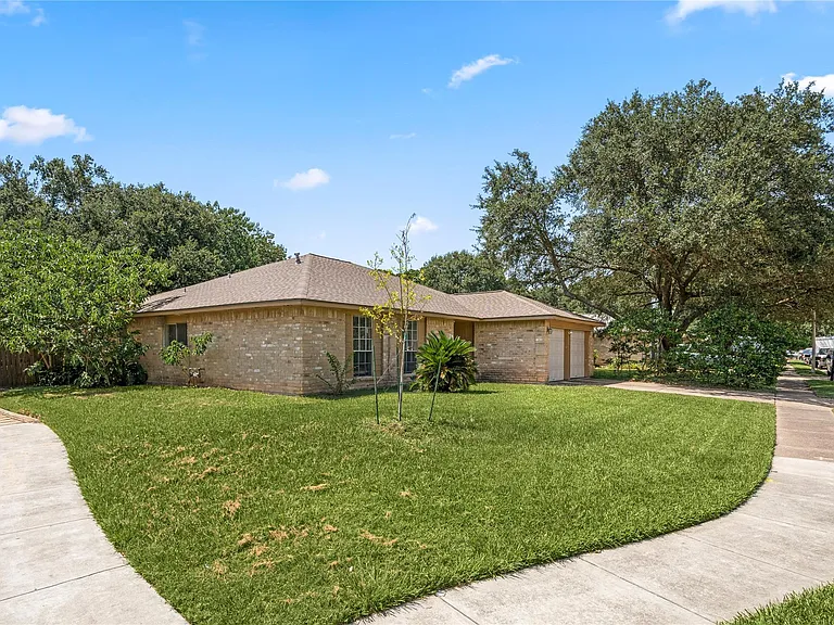 2603 Hollymist Dr — Photo 5