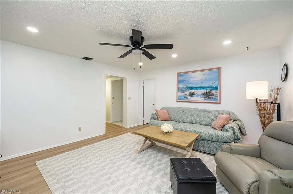 4 bed, 2.0 bath, 1428 sqft, $3,000 — Photo 4