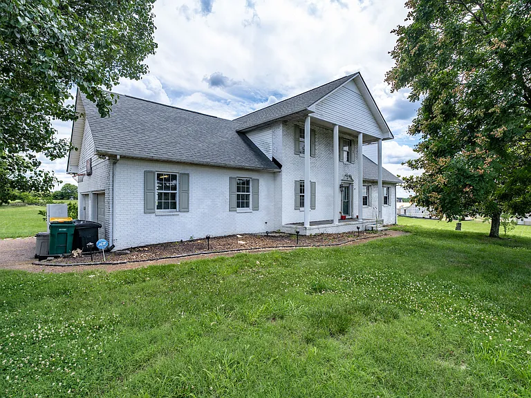 2718 Buckner Ln — Photo 1