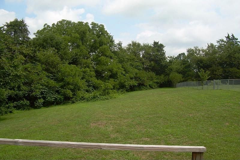 2nd image of 995 Bayless Rd