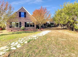 1340 Robyn Rd, Azle, TX 76020
