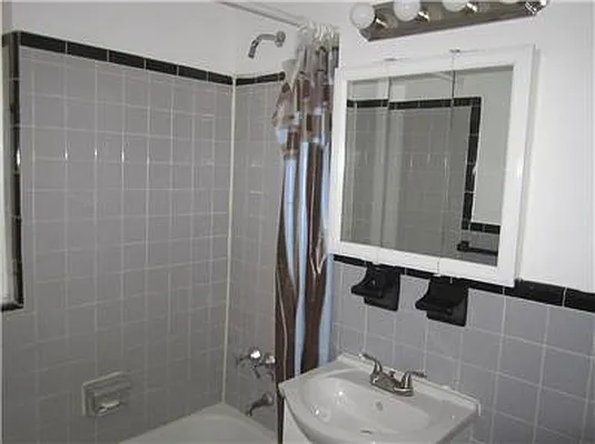 Rented by Metropolis Real Estate of Manhattan | media 24