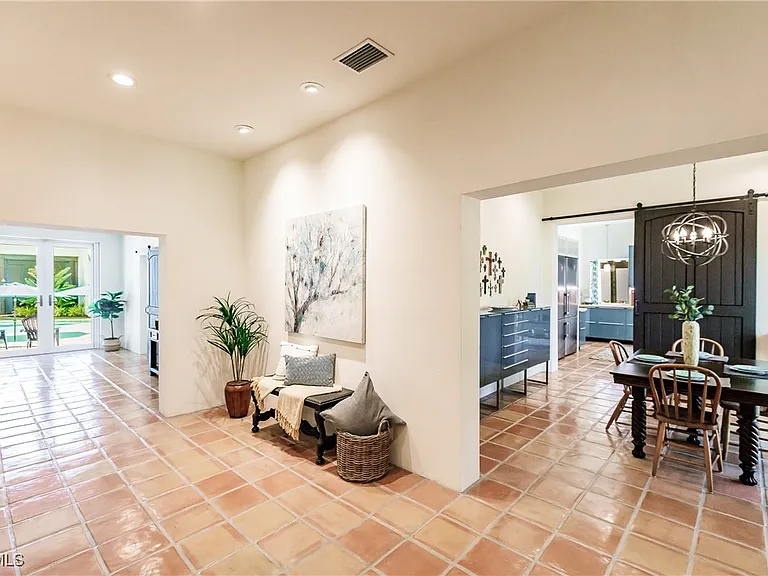 1291 Caloosa Dr — Photo 6