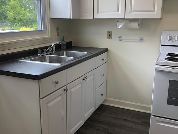 5th image of 309 Lawn St