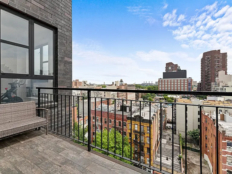 2147 2nd Ave #PHA — Photo 2