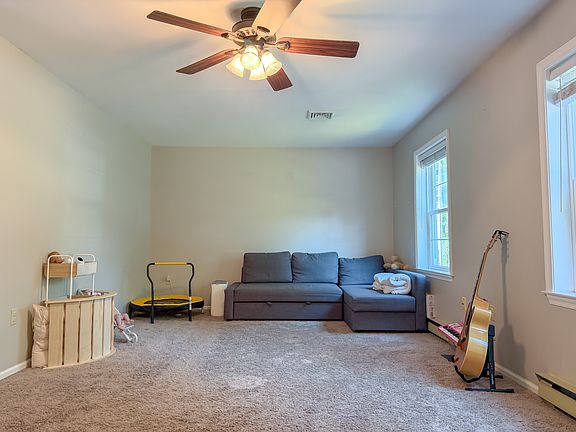 5th image of 951 Daniel Dr