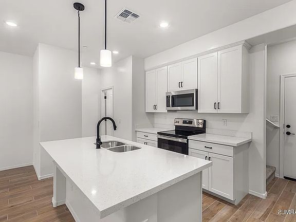 Crisp clean look and feel in this 2 year new unit.