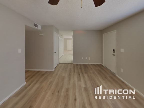 5th image of 4801 W Larkspur Dr