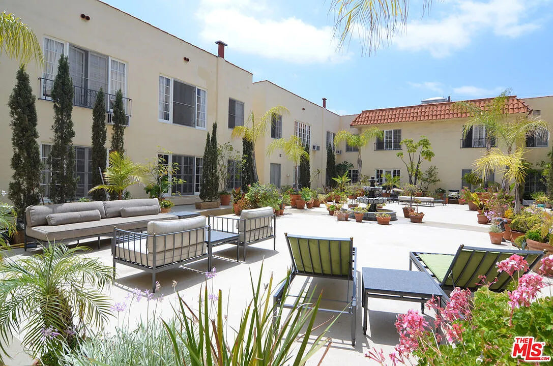 2 bed, 2.0 bath, 1118 sqft, $3,650 — Photo 3