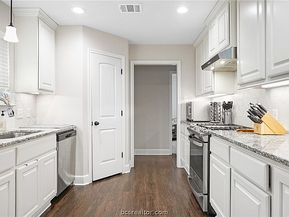 4th image of 1017 Dove Chase Ln